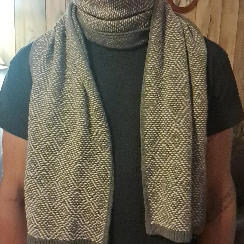 Bloomingdale's Men's Herringbone Chevron Scarf Wool/Cashmere Blend Long Gray NWT